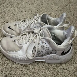 Women’s Size 8 Nike PG 5 Basketball Shoes